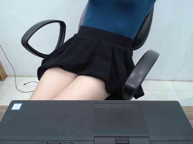 Lady-Young webcam