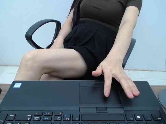Lady-Young webcam