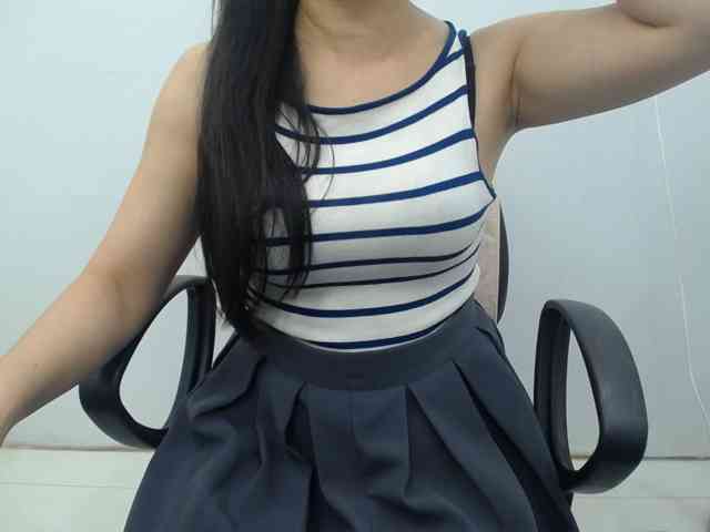 Lady-Young webcam