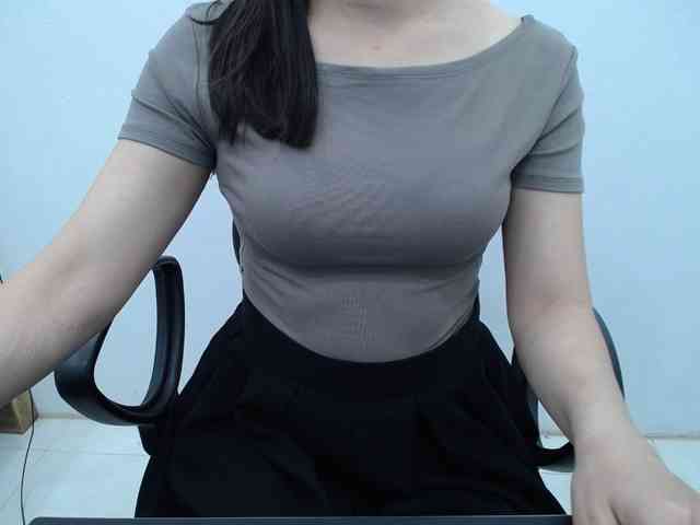 Lady-Young webcam