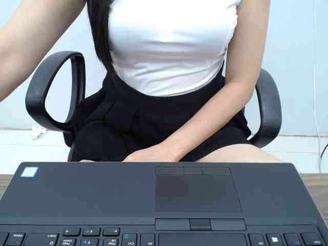 Lady-Young webcam