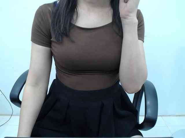 Lady-Young webcam