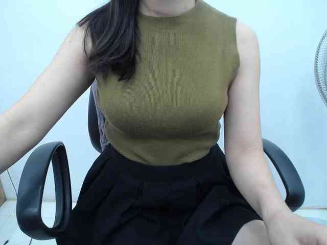 Lady-Young webcam