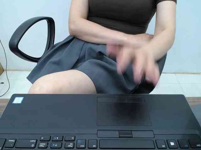 Lady-Young webcam