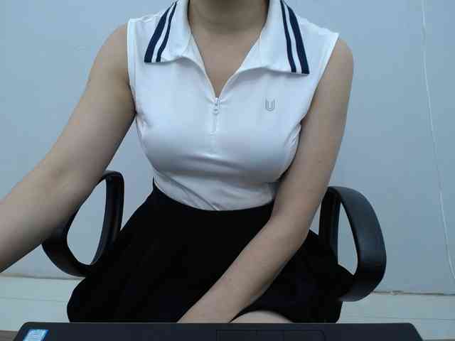 Lady-Young webcam