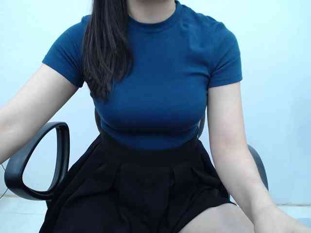 Lady-Young webcam