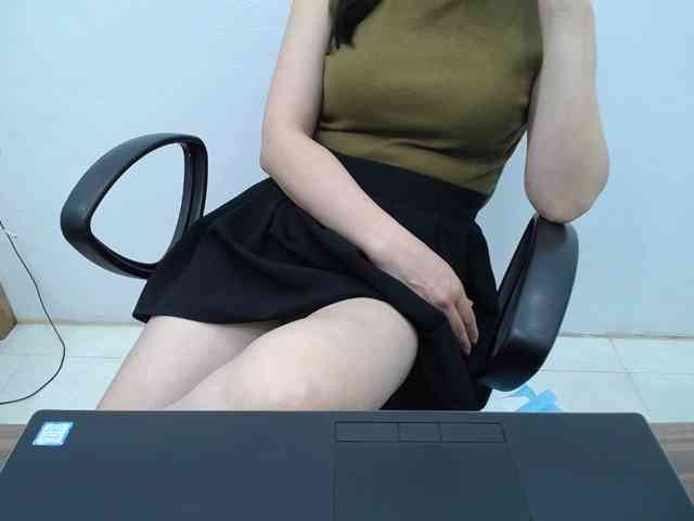 Lady-Young webcam