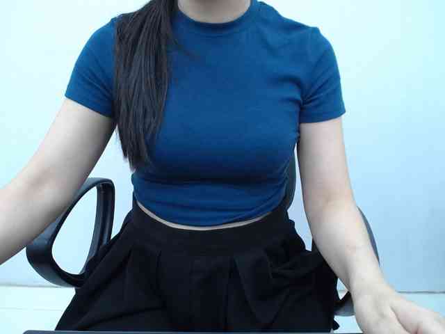 Lady-Young webcam