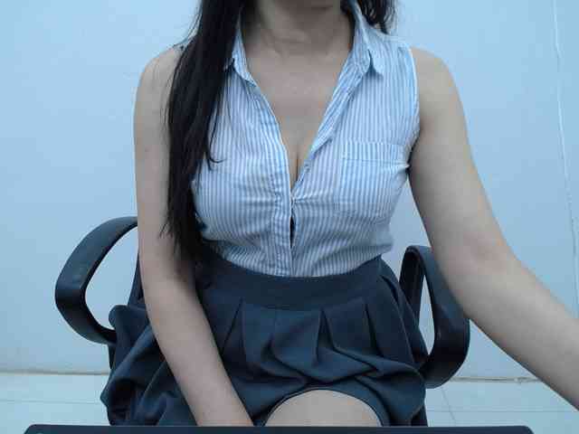 Lady-Young webcam