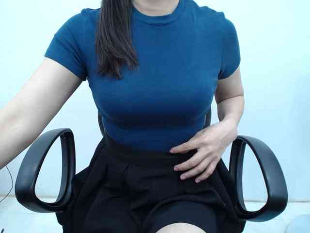 Lady-Young webcam