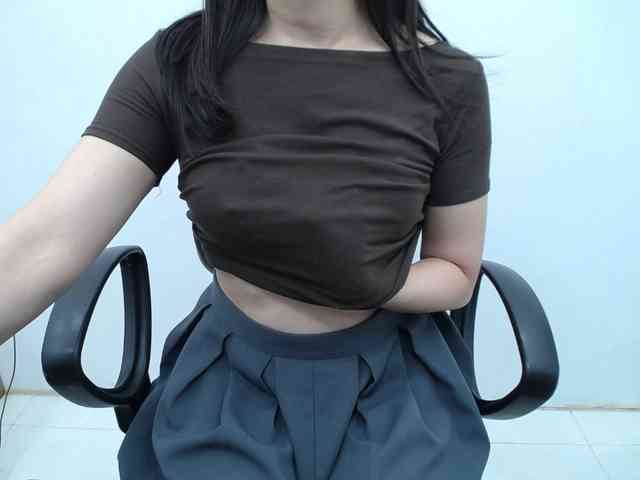 Lady-Young webcam