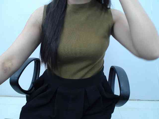 Lady-Young webcam