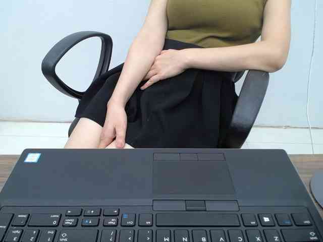 Lady-Young webcam