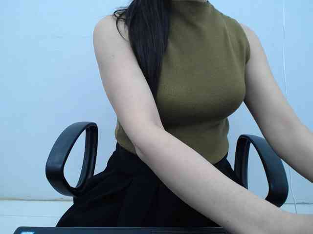 Lady-Young webcam