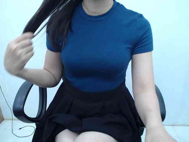 Lady-Young webcam