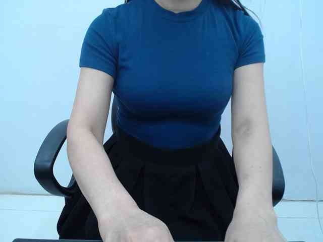 Lady-Young webcam