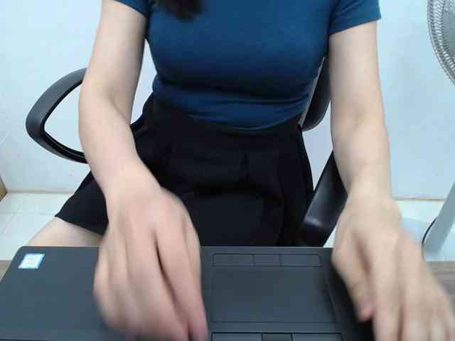 Lady-Young webcam