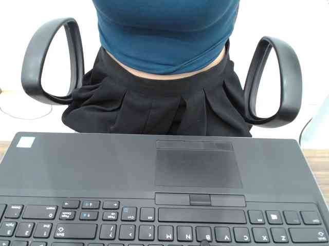 Lady-Young webcam