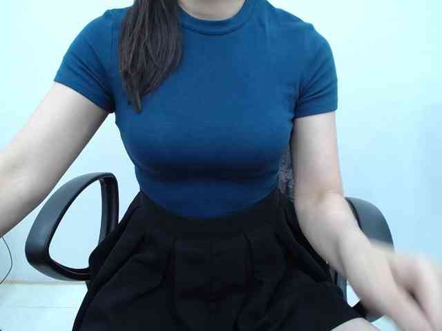 Lady-Young webcam