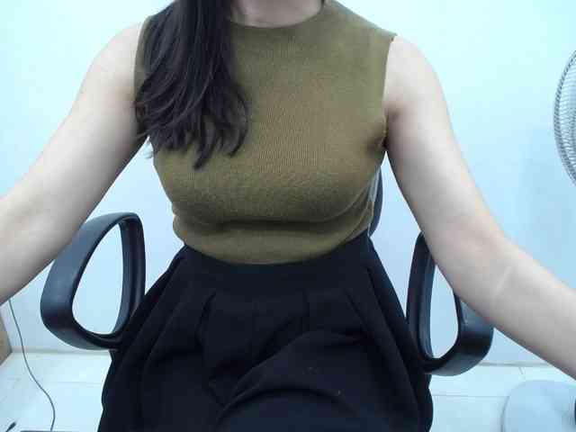 Lady-Young webcam