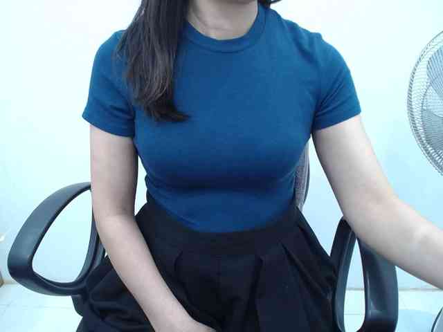 Lady-Young webcam