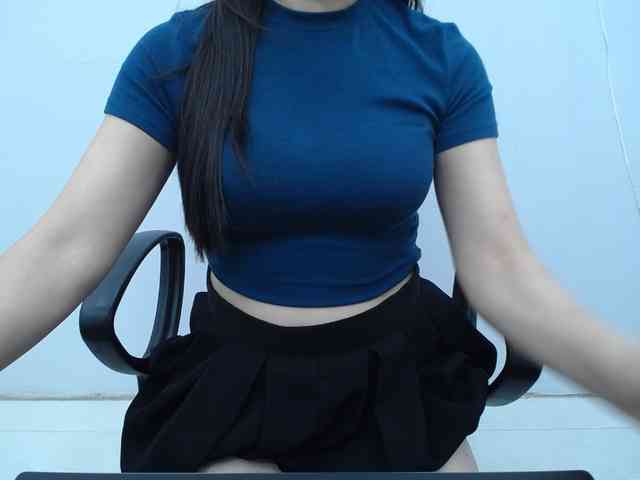 Lady-Young webcam
