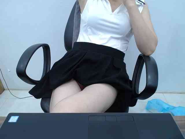 Lady-Young webcam