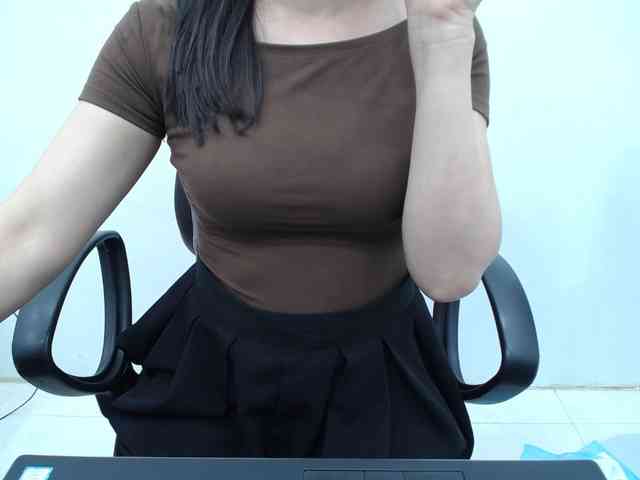 Lady-Young webcam