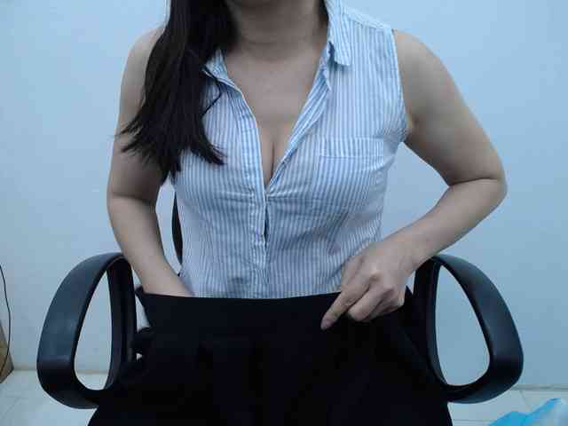 Lady-Young webcam