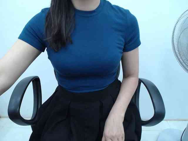 Lady-Young webcam