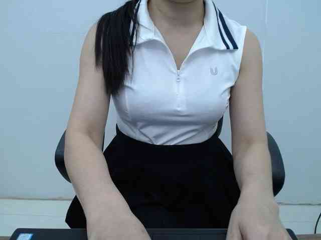 Lady-Young webcam
