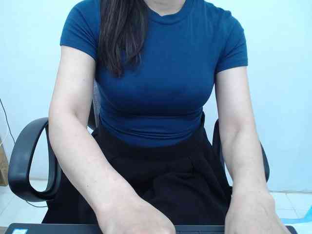 Lady-Young webcam