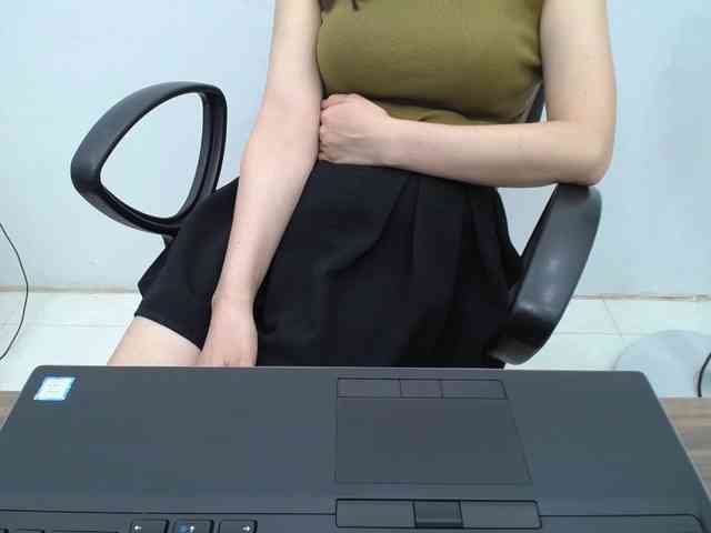 Lady-Young webcam