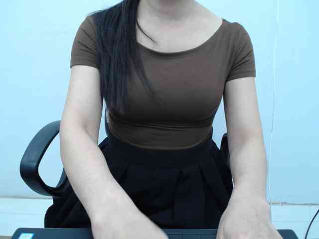 Lady-Young webcam