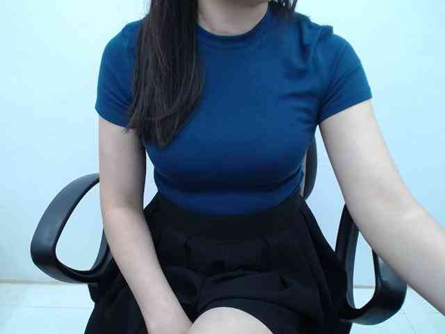 Lady-Young webcam