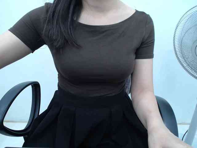 Lady-Young webcam