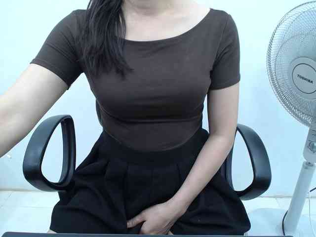 Lady-Young webcam
