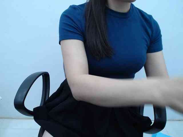 Lady-Young webcam