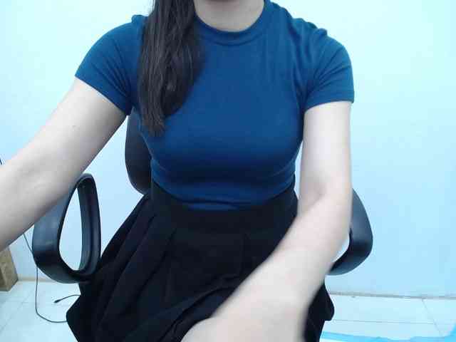 Lady-Young webcam