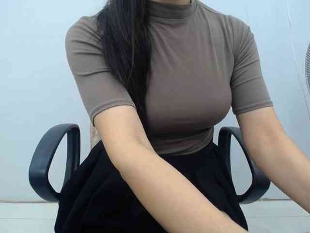 Lady-Young webcam
