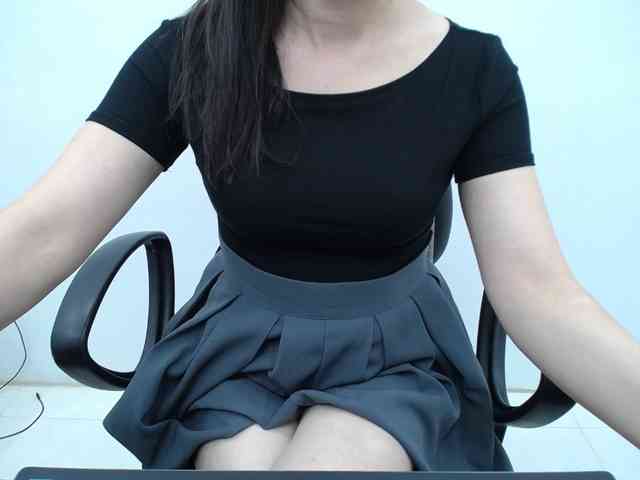 Lady-Young webcam