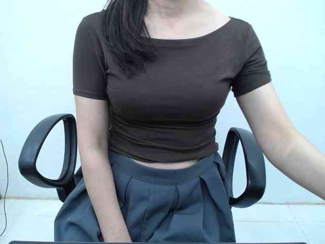 Lady-Young webcam