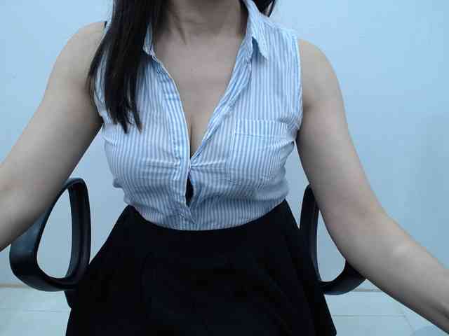 Lady-Young webcam