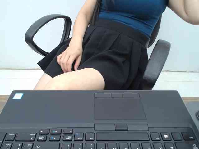 Lady-Young webcam