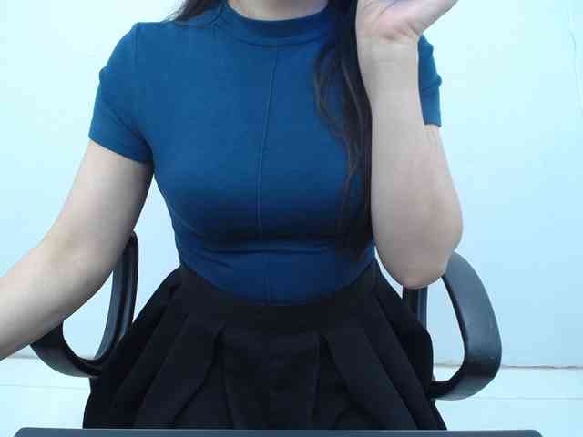 Lady-Young webcam