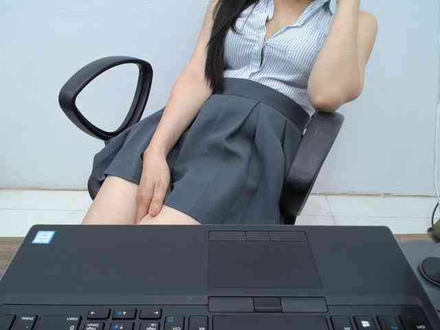 Lady-Young webcam