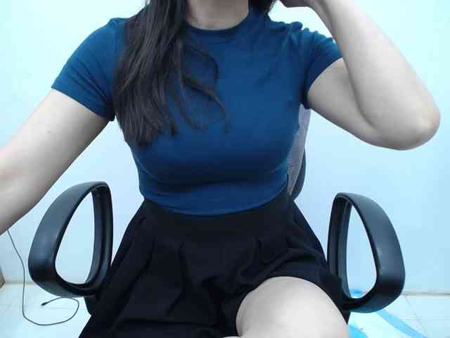 Lady-Young webcam