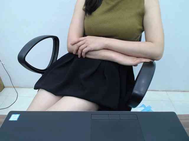 Lady-Young webcam