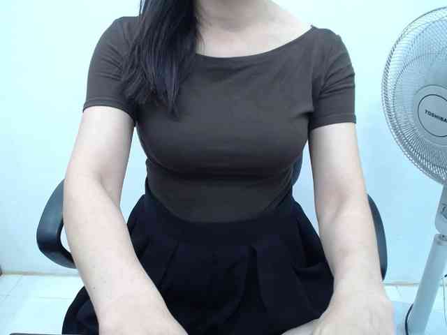 Lady-Young webcam