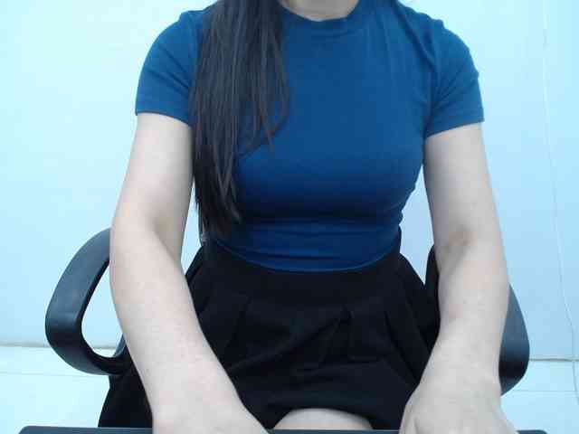 Lady-Young webcam